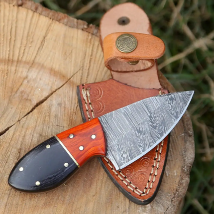 Handmade Damascus Steel Skinner Knife - Buffalo Horn & Wood Handle - 5.5" Full Tang Damascus Knife